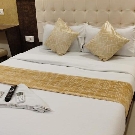 Hotel Crystal Park Near Nesco Exhibition Center Bombay Extérieur photo