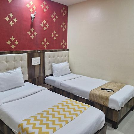 Hotel Crystal Park Near Nesco Exhibition Center Bombay Extérieur photo