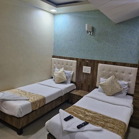 Hotel Crystal Park Near Nesco Exhibition Center Bombay Extérieur photo