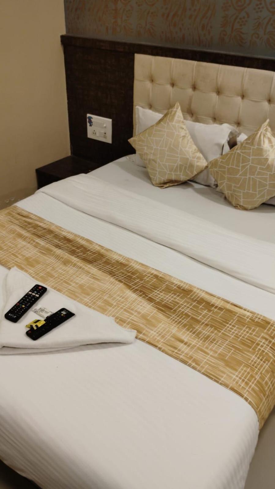 Hotel Crystal Park Near Nesco Exhibition Center Bombay Extérieur photo