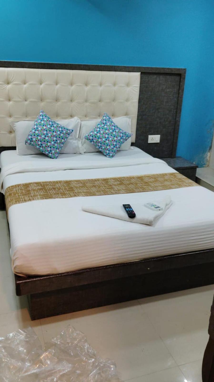 Hotel Crystal Park Near Nesco Exhibition Center Bombay Extérieur photo