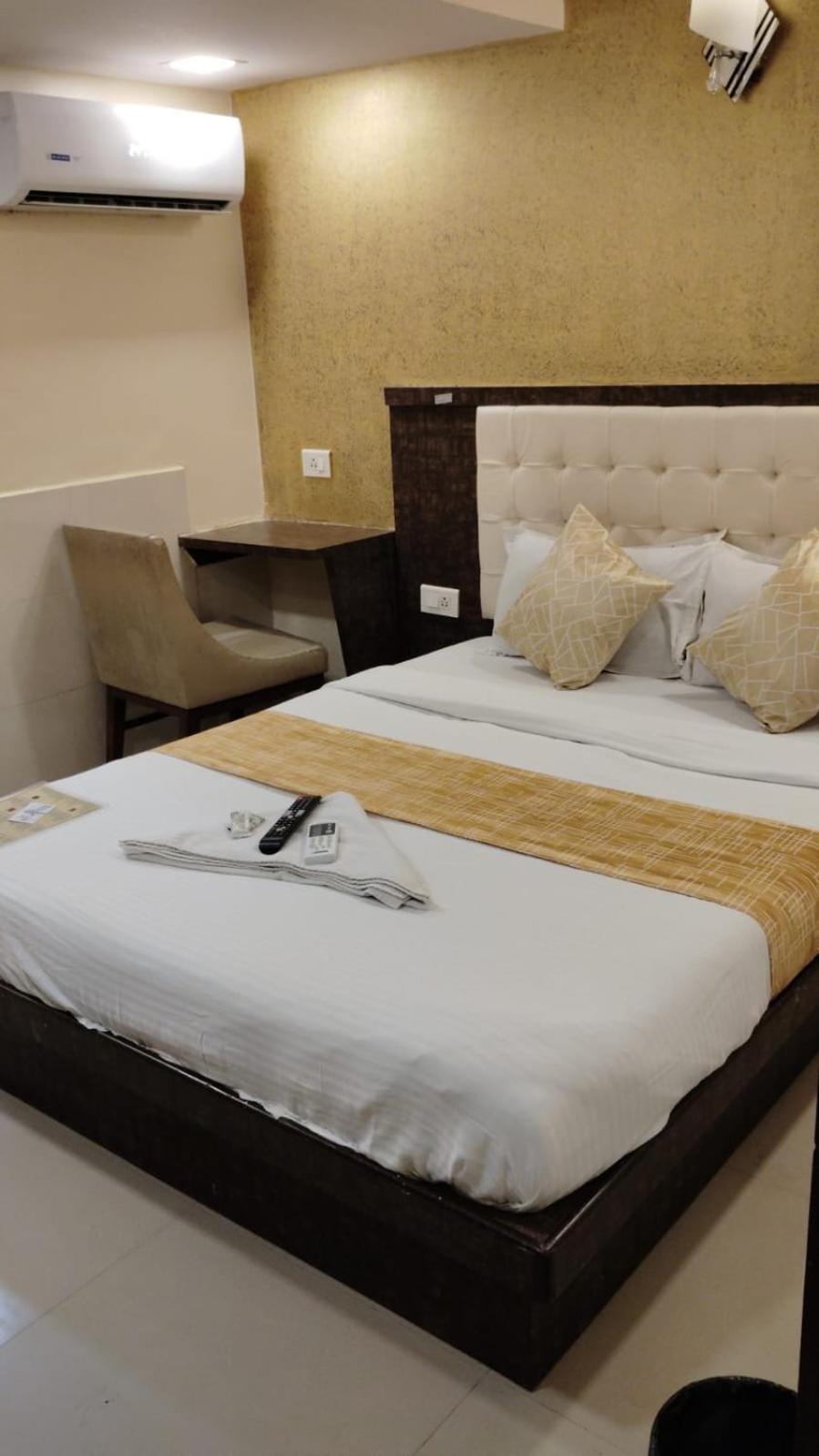 Hotel Crystal Park Near Nesco Exhibition Center Bombay Extérieur photo