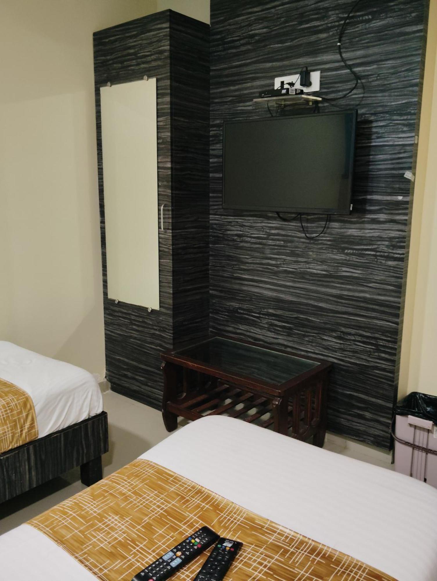 Hotel Crystal Park Near Nesco Exhibition Center Bombay Extérieur photo