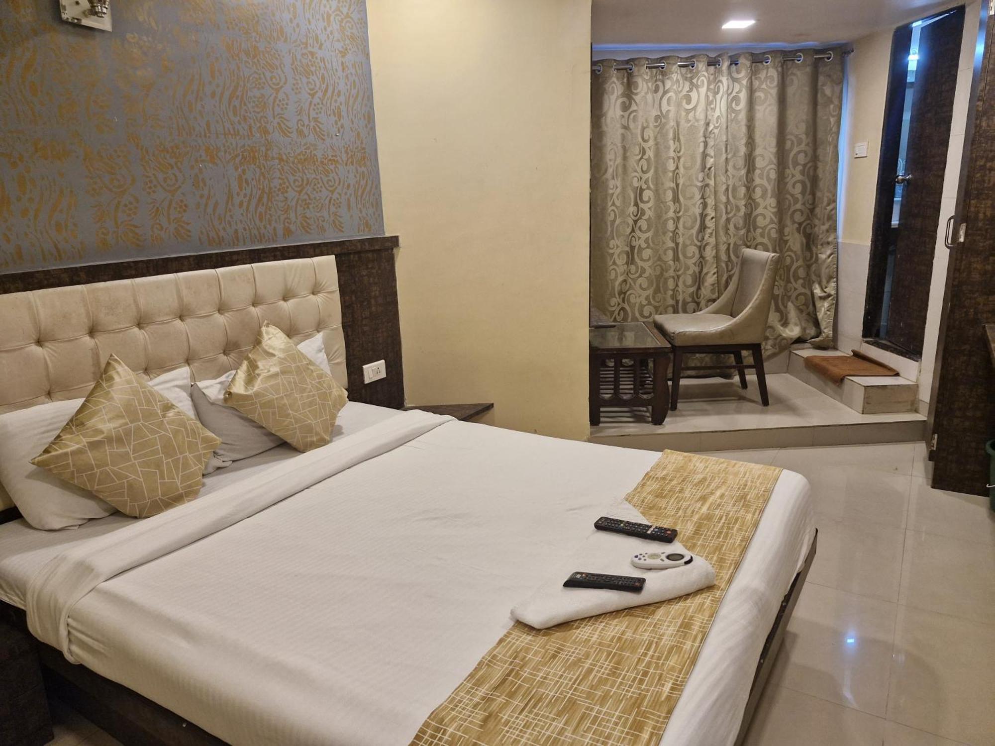 Hotel Crystal Park Near Nesco Exhibition Center Bombay Extérieur photo