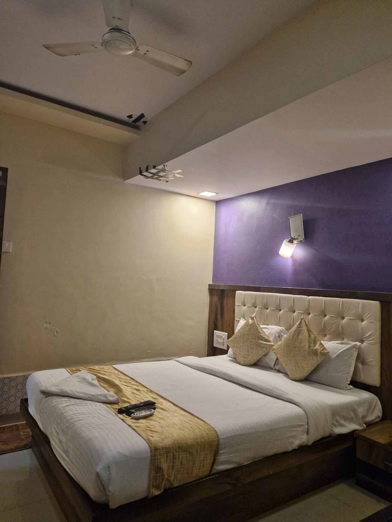 Hotel Crystal Park Near Nesco Exhibition Center Bombay Extérieur photo