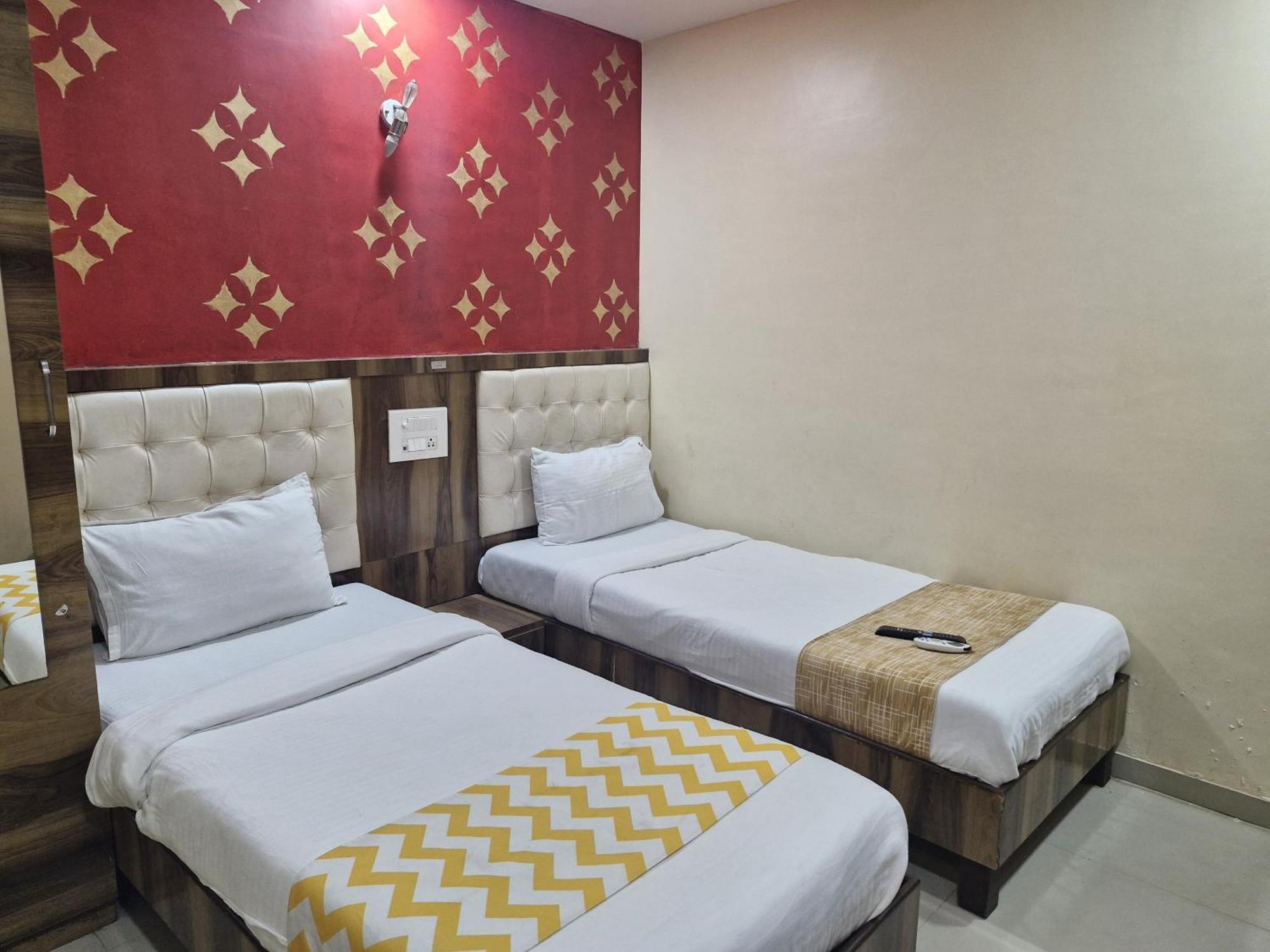 Hotel Crystal Park Near Nesco Exhibition Center Bombay Extérieur photo